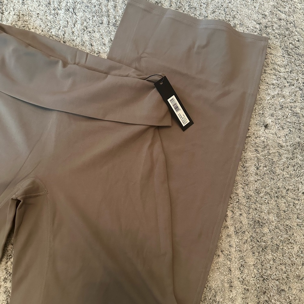 Oner Active SOFTMOTION™ FOLD OVER STRAIGHT LEG BOTTOMS - Picture 3 of 5